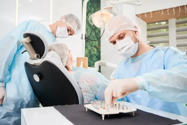 لماذا بروف كلينك هي أفضل عيادات زراعة الأسنان في تركيا؟