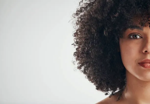 بروتوكولات زراعة الشعر الآمنة للنساء من أصول أفريقية