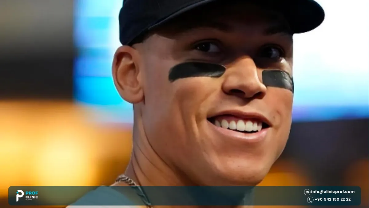 Aaron Judge in an early-career photograph with a space between his upper front teeth