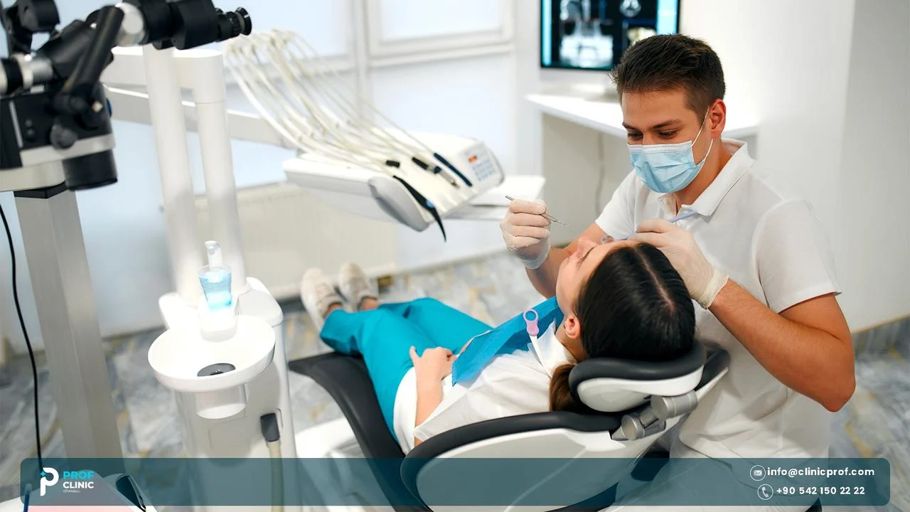 Turkey Health Tourism Statistics: What the Official Numbers Show 2 Dentist examining a patient in a clinic equipped with a treatment microscope